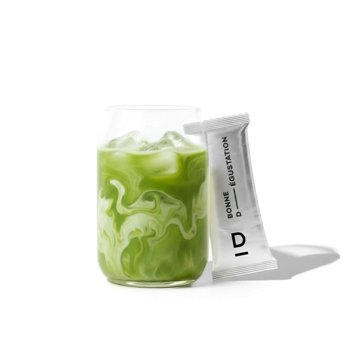 Coffret Boisson Anti-Cellulite Kiwi D-LAB Nutricosmetics, packshot du coffret et de ses sticks, drainage et collagène