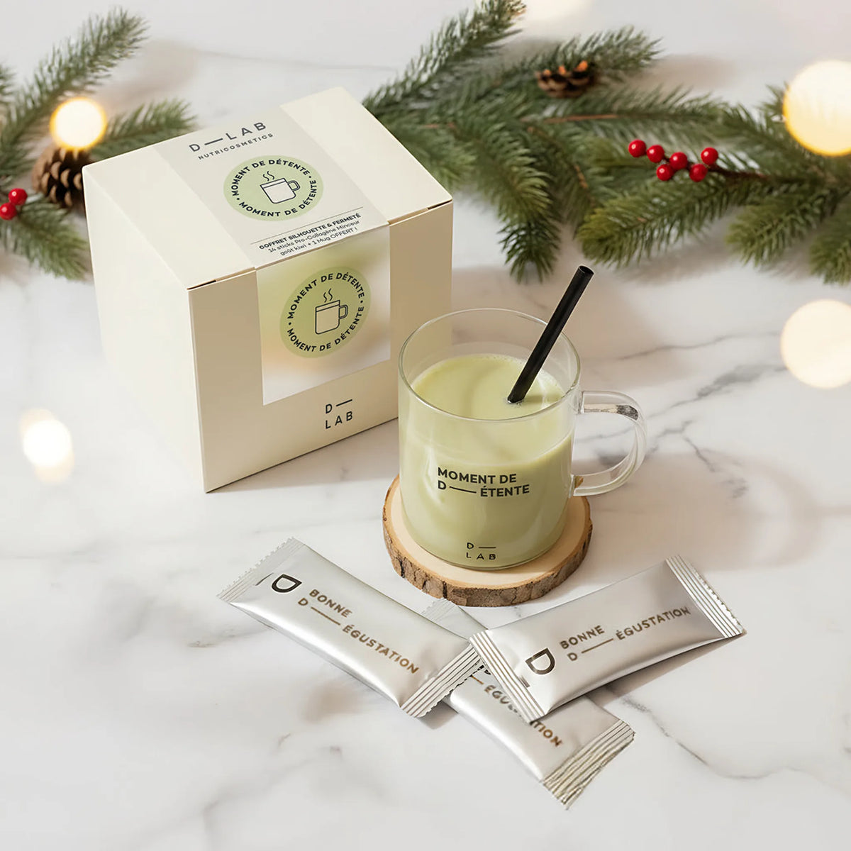 Coffret Boisson Anti-Cellulite Kiwi D-LAB Nutricosmetics, packshot du coffret avec son mug en verre, drainage et collagène